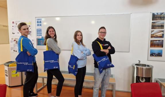 Dijaki Živilske šole so zmagali na fotoorientaciji