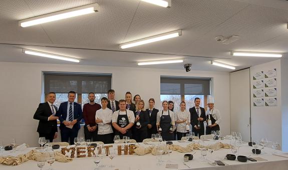 Decembrsko druženje ob prefinjenih mehurčkih s podjetjem merit hp 2024