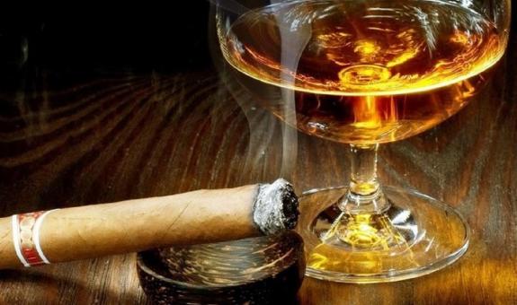 Vir slike: https://www.viator.com/fr-FR/tours/Punta-Cana/Cigars-and-Rum-Tour-from-Punta-Cana/d794-53074P4