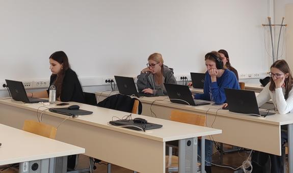 Študentke BIC Ljubljana na mednarodnem tekmovanju BEST IN ENGLISH