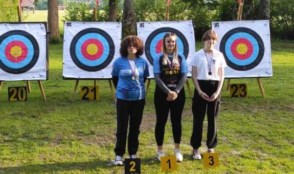 Maruša Šega, državna podprvakinja državno tekmovanje osnovnih in srednjih šol v lokostrelstvu 2024 na BIC Ljubljana