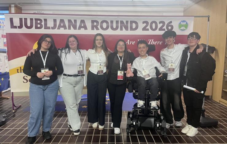 Dijaki BIC Ljubljana na tekmovanju o debatiranju 2026