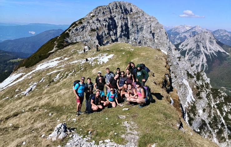 3. ura športne vzgoje na BIC Ljubljana: planinstvo po grebenu Košute 2026