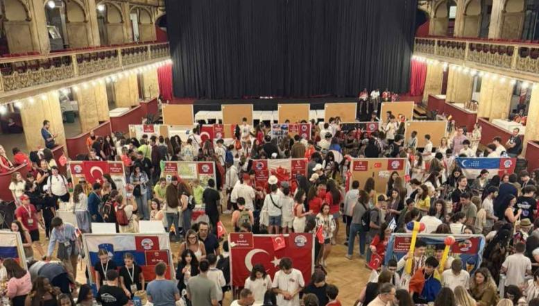4 zlate in 7 srebrnih medalj za dijakinje BIC Ljubljana na World Scholar's Cup)na Češkem 2026