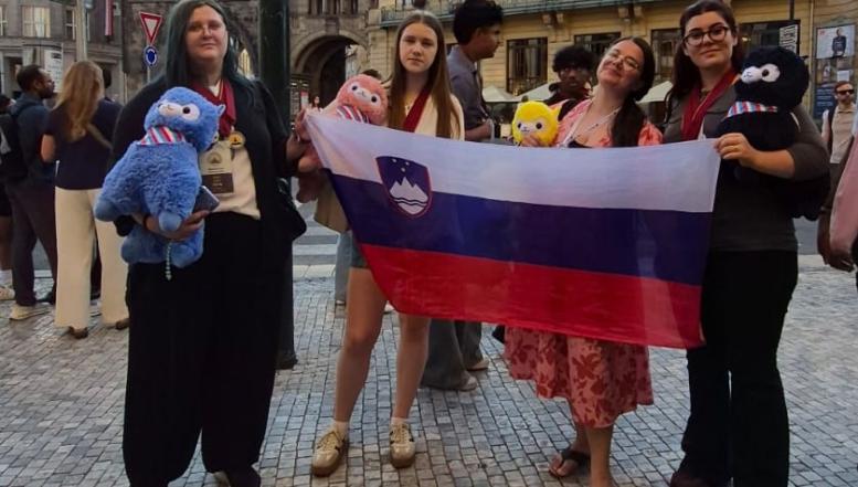 4 zlate in 7 srebrnih medalj za dijakinje BIC Ljubljana na World Scholar's Cup)na Češkem 2026
