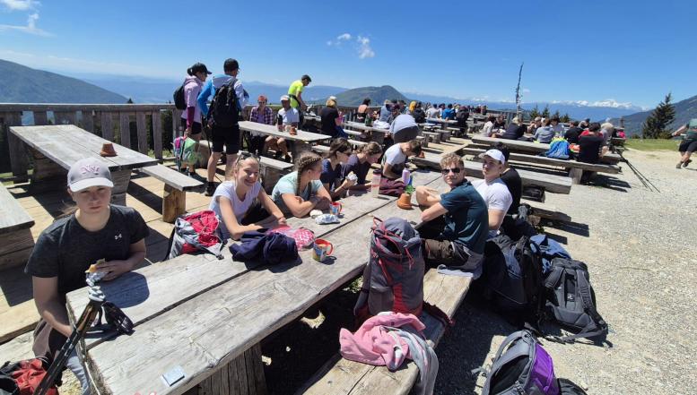 3. ura športne vzgoje na BIC Ljubljana: planinstvo po grebenu Košute 2026